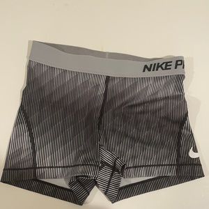 Grey patterned Nike pros Dri-fit